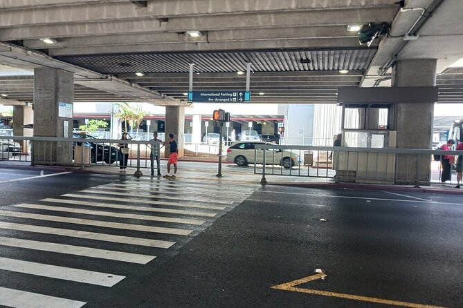 Airport Shuttle - HNL Airport to Waikiki - Should You Book Fly Shuttle & Tours From HNL to Waikiki?