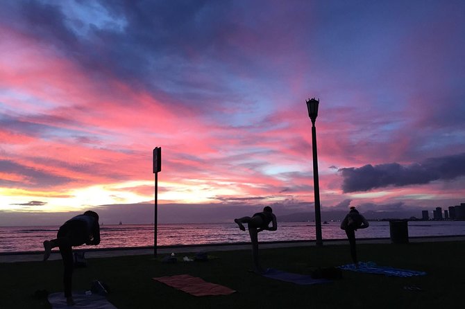 Beach Yoga on Waikiki with Diamondhead Backdrop - Meeting at Yoga Under The Palms Waikiki (and finding the right spot)