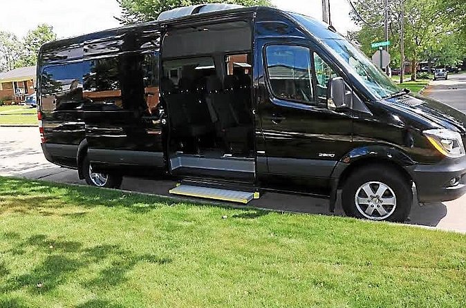 Departure Shuttle: Waikiki Hotel to Airport - The Driver Makes The Difference: Friendly, Careful, And Helpful