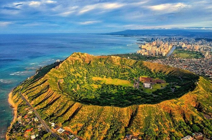 Diamond Head Hiking Tour with Ticket and Reservation Inclusion - Diamond Head Crater: What to Expect on the 1.5-Mile Climb