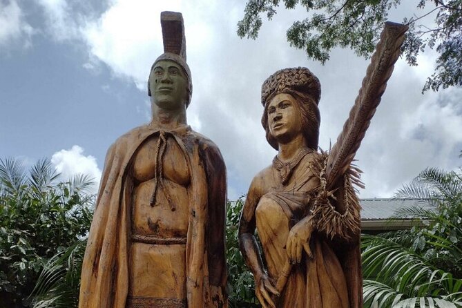 Full Day Oahu Tour with Byodo Temple & Waimea Waterfalls - Macadamia nut outlet time: quick, fun tastings without the production