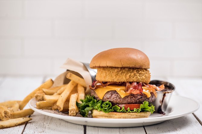 Hard Rock Cafe Honolulu - The Honolulu Setting: Atmosphere, Music Energy, and Patio Choices
