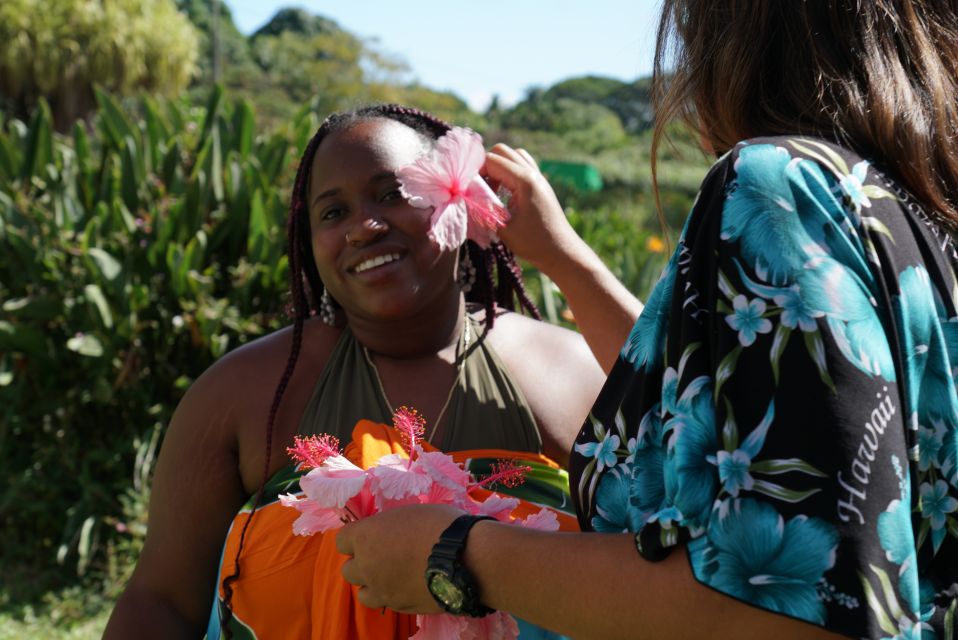 Hidden Gems of Oahu Circle Island Tour with Byodo-In Temple - Macadamia stops and the practical side of time on Oahu