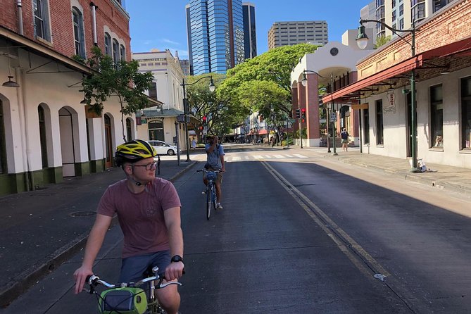 Historical Honolulu Bike Tour - Kaka’ako’s murals and Magic Island’s reclaimed story