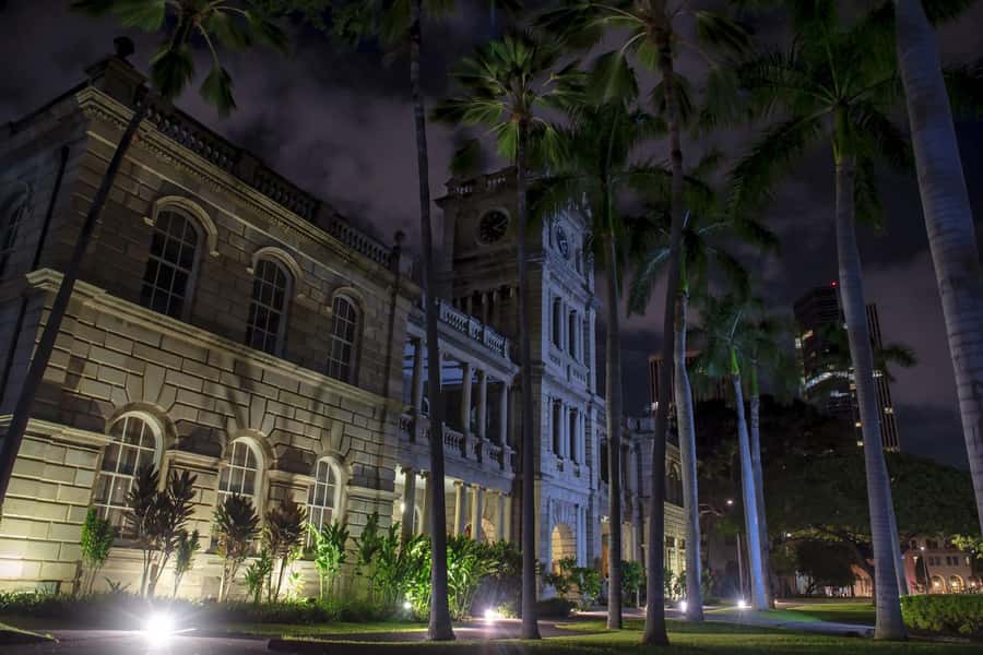 Honolulu Haunts: Ghosts and Spirits Walking Tour - Atlas Insurance: modern walls, old hauntings