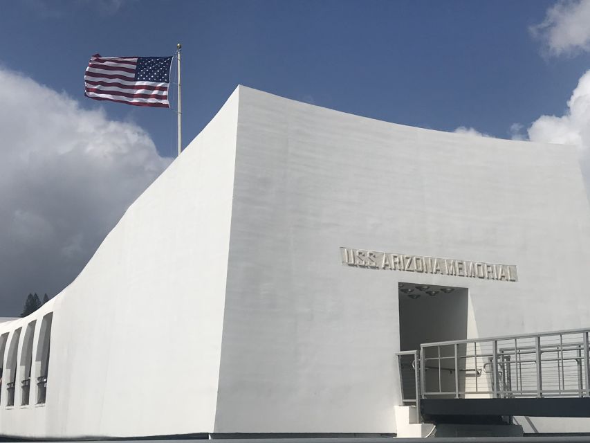 Honolulu: Pearl Harbor, USS Arizona Memorial [Early Access] - Honolulu city loop after Pearl Harbor: Aloha Tower to Iolani Palace