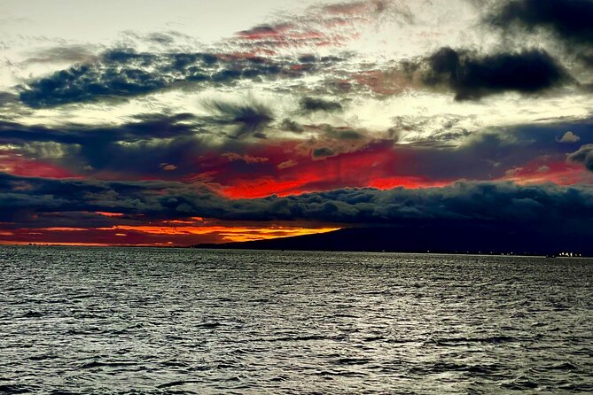 Honolulu Sunset Dinner Cruise with Friday Fireworks Show - Weather, seas, and why they matter more than you think