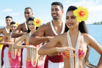 Honolulu: Three Star Deluxe Sunset Dinner Cruise and Show - The sail-by Waikiki and Diamond Head: how to get the best views