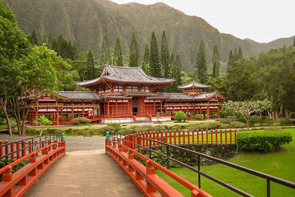 Oahu: Circle Island Top Sights Full-Day Tour w/ Local Guide - Haleiwa town time: shave ice, boutiques, and a calmer pace