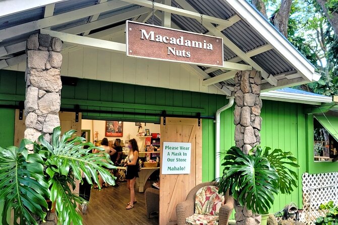 Oahu Circle Island Tour with Byodo-In Temple Admission - Sandy Beach Park: your first restroom break and a reality check