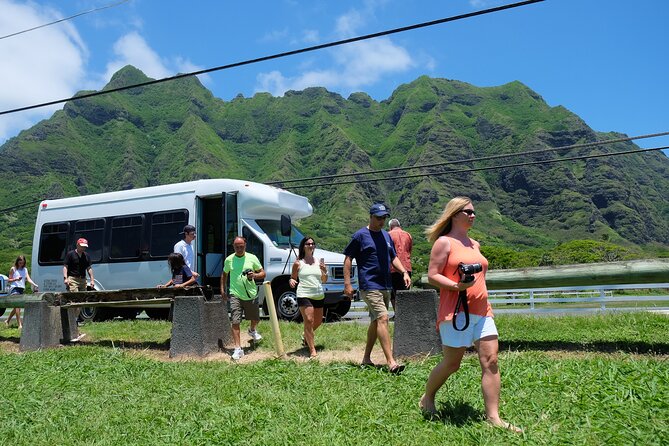 Oahu Circle Island Tour with Waimea Waterfall - Morning in Waikiki: Kapiʻolani Park, Waikiki Aquarium, and a Head Start on Views