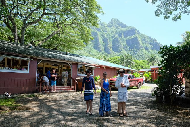Oahu Circle Island Tour with Waimea Waterfall - Kualoa and the Movie-Scenery Stops: Chinaman’s Hat and Jurassic Valley Views