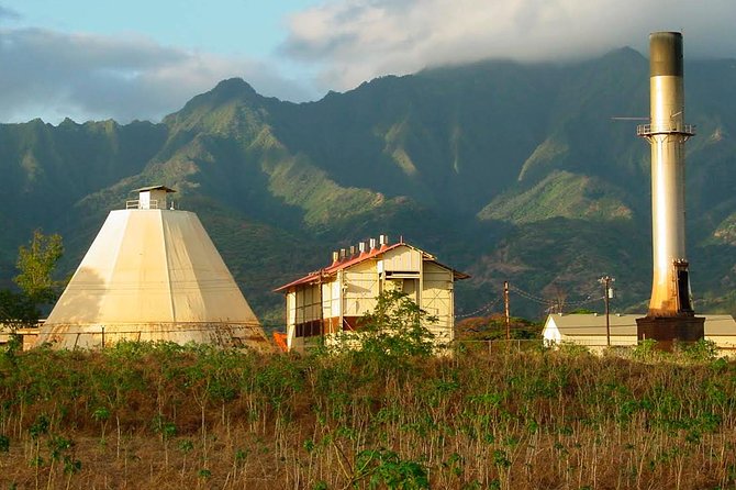 Oahu Circle Island Tour - Halona Blowhole and the volcanic coastline show