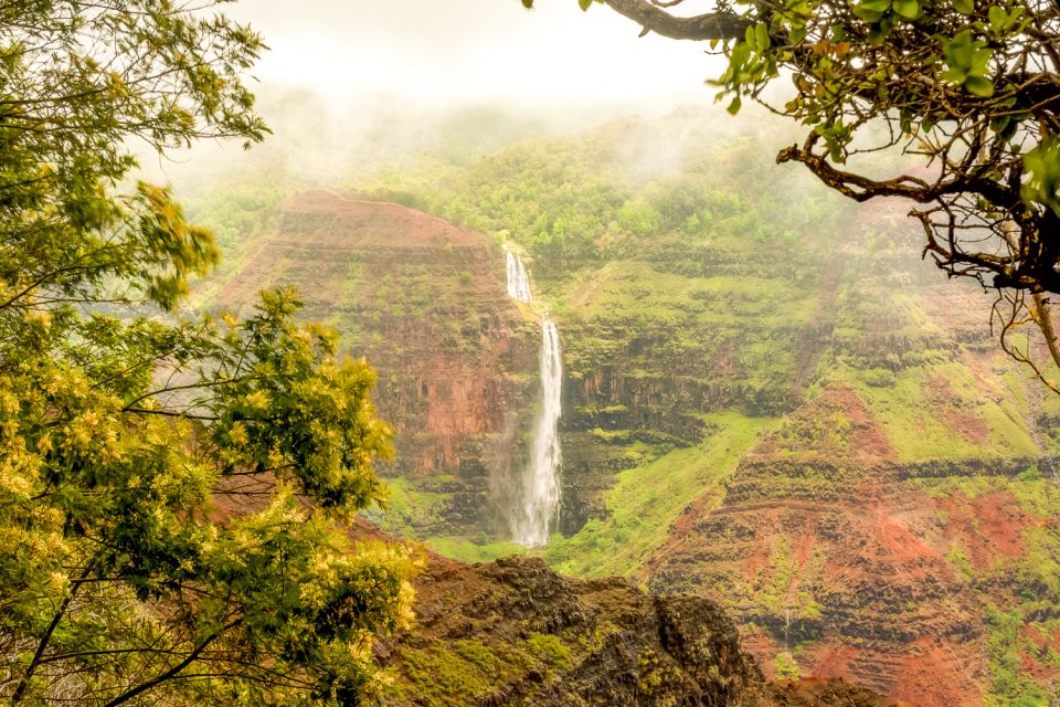 Oahu: Complete Island Tour with Tropical Waterfall Swimming - Pipeline, Sunset Beach, and the North Shore Surf Story
