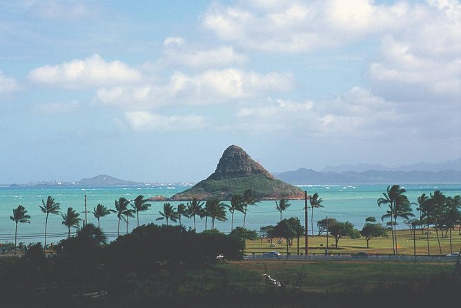 Oahu Deluxe Grand Circle Island Tour - Waimea Bay, the North Shore Drive, and Haleiwa Town Time