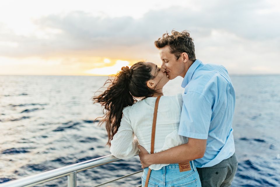 Oahu: Diamond Head Cruise with Drinks & Appetizers - The Diamond Head and Waikiki Coastline Moment