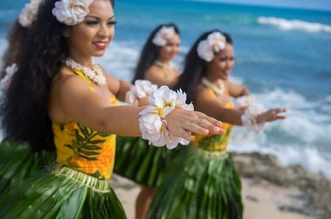 Oahu: Germaine's Luau - Drinks and the Alcohol Ticket Setup (21+ Rules)