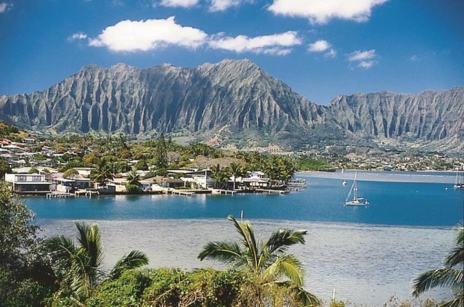 Oahu Grand Circle Island: Discover the Heart & Soul of Hawaii - Volcanic leftovers near Diamond Head and the real Oahu coastline