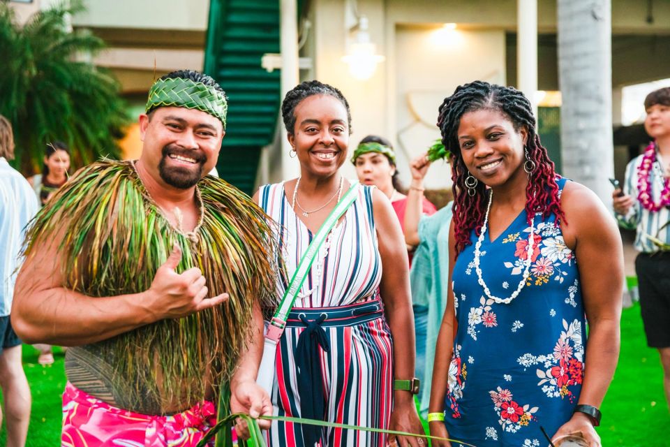 Oahu: Ka Moana Luau Dinner and Show at Aloha Tower - Location and getting there: Waikiki transfers and parking reality