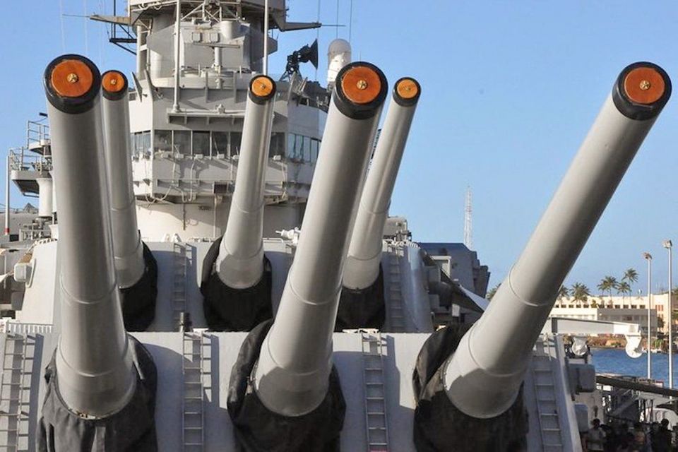 Oahu: Pearl Harbor, USS Arizona, and City Tour - 5 hours, two worlds: from war memorials to Honolulu’s public landmarks