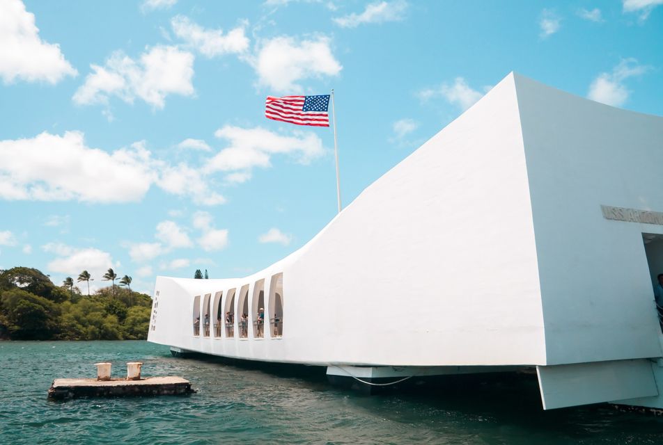 Oahu: Pearl Harbor, USS Arizona, and City Tour - Downtown Honolulu narration: Kamehameha, Iolani Palace, and City Hall