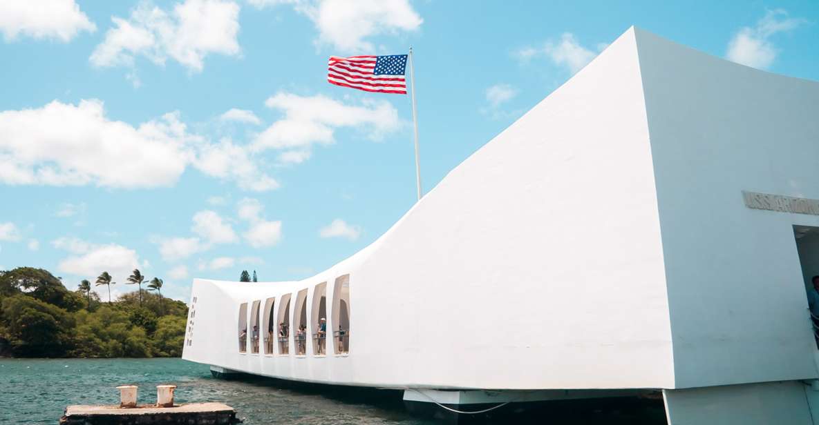 Oahu: Pearl Harbor, USS Arizona, and City Tour - Getting picked up around Waikiki without losing time