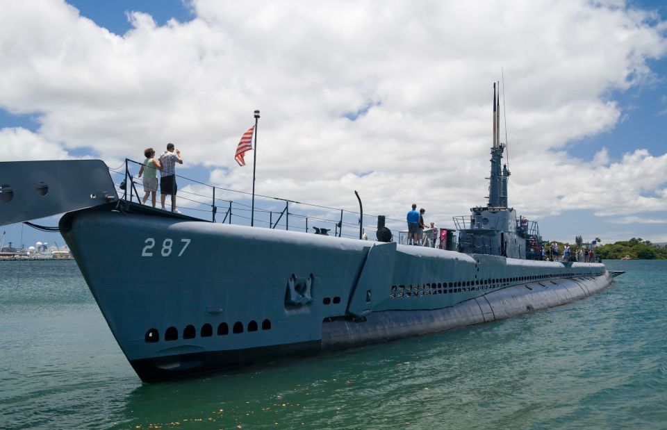 Oahu: Pearl Harbor, USS Arizona, Might Mo, & Honolulu Tour - Battleship Missouri (Mighty Mo): walking the deck instead of staring at a fence