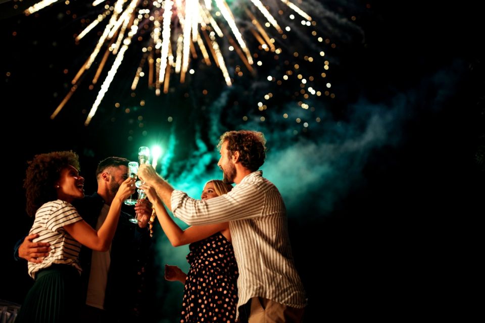 Oahu: Waikiki Friday Fireworks Cruise with Snacks and Drinks - When You Sail: Sunset Timing and Friday Fireworks Reality