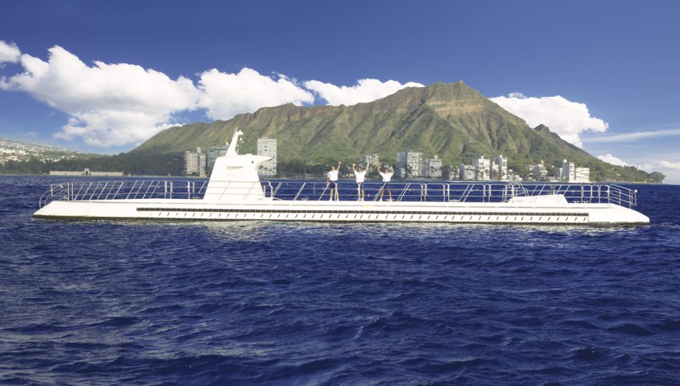 Oahu: Waikiki Submarine Tour - The short water transports: why the timing feels longer than it is