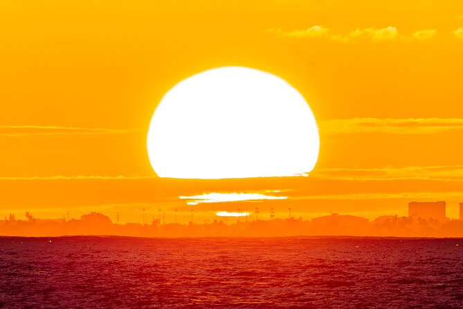 Oahu's Waikiki Coast: Moana’s Sunset Cocktail Sail - How Easy Is It to Get There?