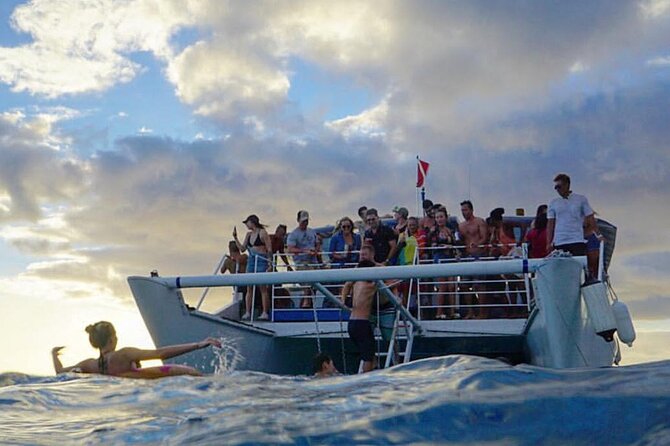 Paradise Waikiki Sunset Cruise + LIVE DJ + SWIMMING - The crew makes or breaks it: named praise and what it signals