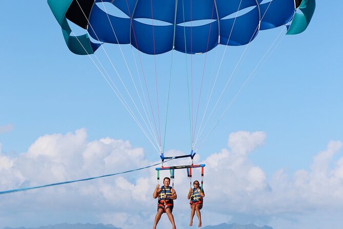 Parasailing in Waikiki from Oahu Hawaii - Solo vs Tandem: Why the Choice Affects Your Experience