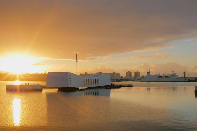 Pearl Harbor Arizona Memorial - Honolulu Tour - Submarine Access - Punchbowl National Cemetery: Short Time, Serious Mood
