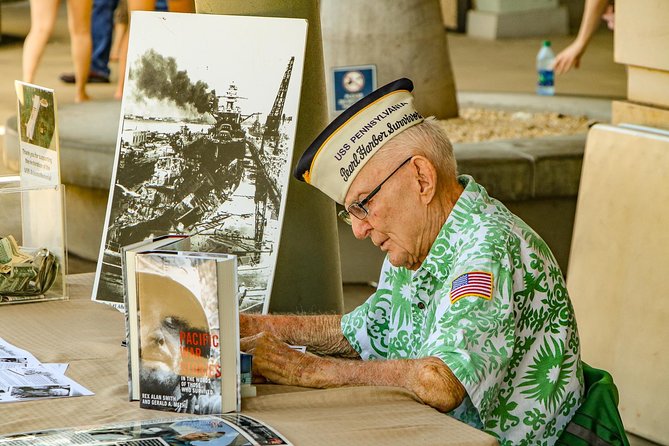 Pearl Harbor: USS Arizona Memorial & USS Missouri Battleship Tour from Waikiki - Group size, comfort, and what to pack for a long walking day
