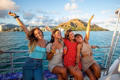 Premier Waikiki Sunset Party Cruise with Live DJ and Full Bar - The boat setup: two decks, close seating, and no-shoes policy