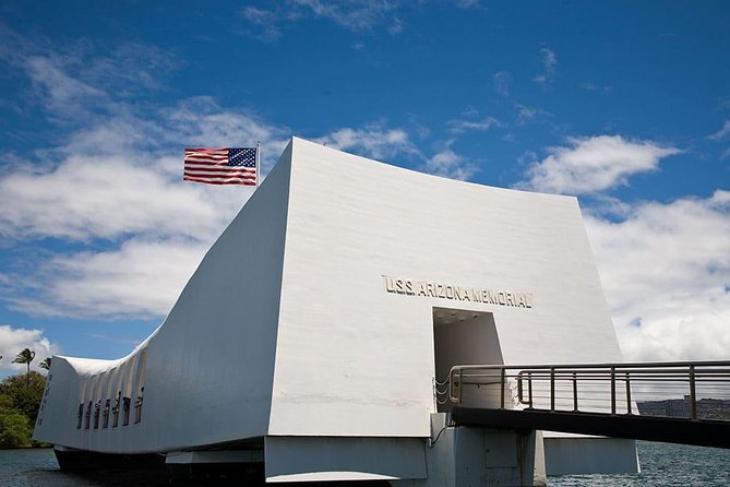 Premium Pearl Harbor Small Group Tour with Lunch - Luxury bus comfort and lunch: where the $235 value really lands