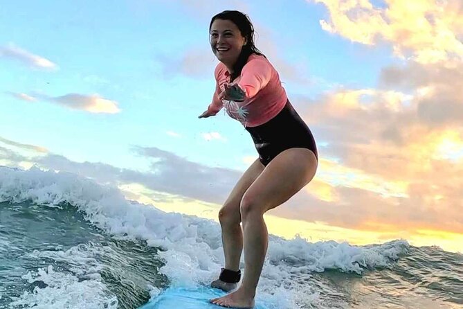 Private 1-on-1 Surf Lesson with Videos and Photos - Equipment Included in Honolulu: Rash Guard, Shoes, Board, Leash