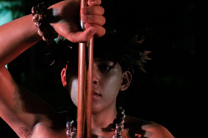 Queens Waikiki Luau with Dinner Buffet and Cultural Activities - The Polynesian show and the fire-knife finale: the moment to plan for
