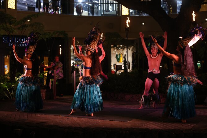 Queens Waikiki Luau with Dinner Buffet and Cultural Activities - Seating and sightlines in a mall venue: what to watch for