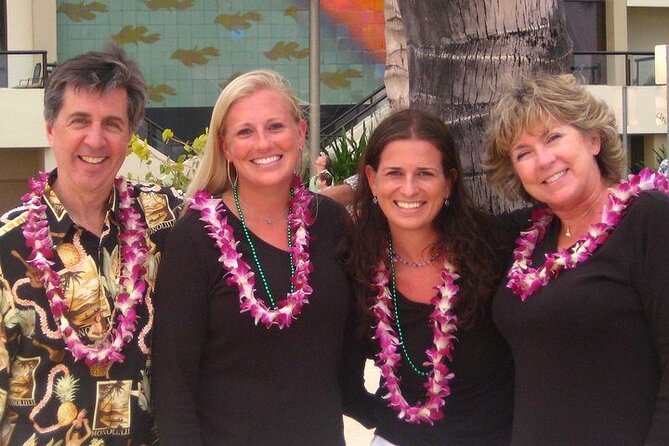 Traditional Airport Lei Greeting on Honolulu Oahu - Fresh Lei Welcome at Daniel K. Inouye Airport (HNL)