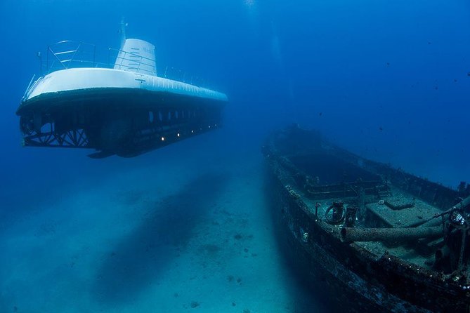 Waikiki: Atlantis Submarine Adventure - Premium vs standard: the space factor in a 64-person cabin