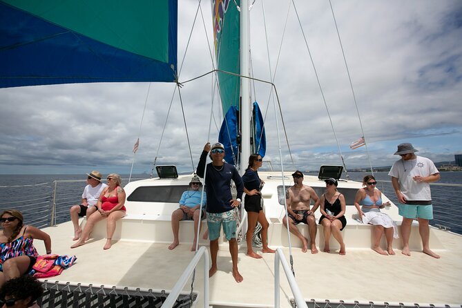 Waikiki Catamaran Snorkel Sail with Lunch: Turtles Guaranteed - Food and drinks: what changes between morning and midday