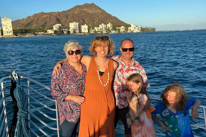 Waikiki, Hawaii: Deluxe Snorkel and Wildlife Cruise - Stop by stop: Diamond Head Lighthouse, Waikiki Beach, and Magic Island